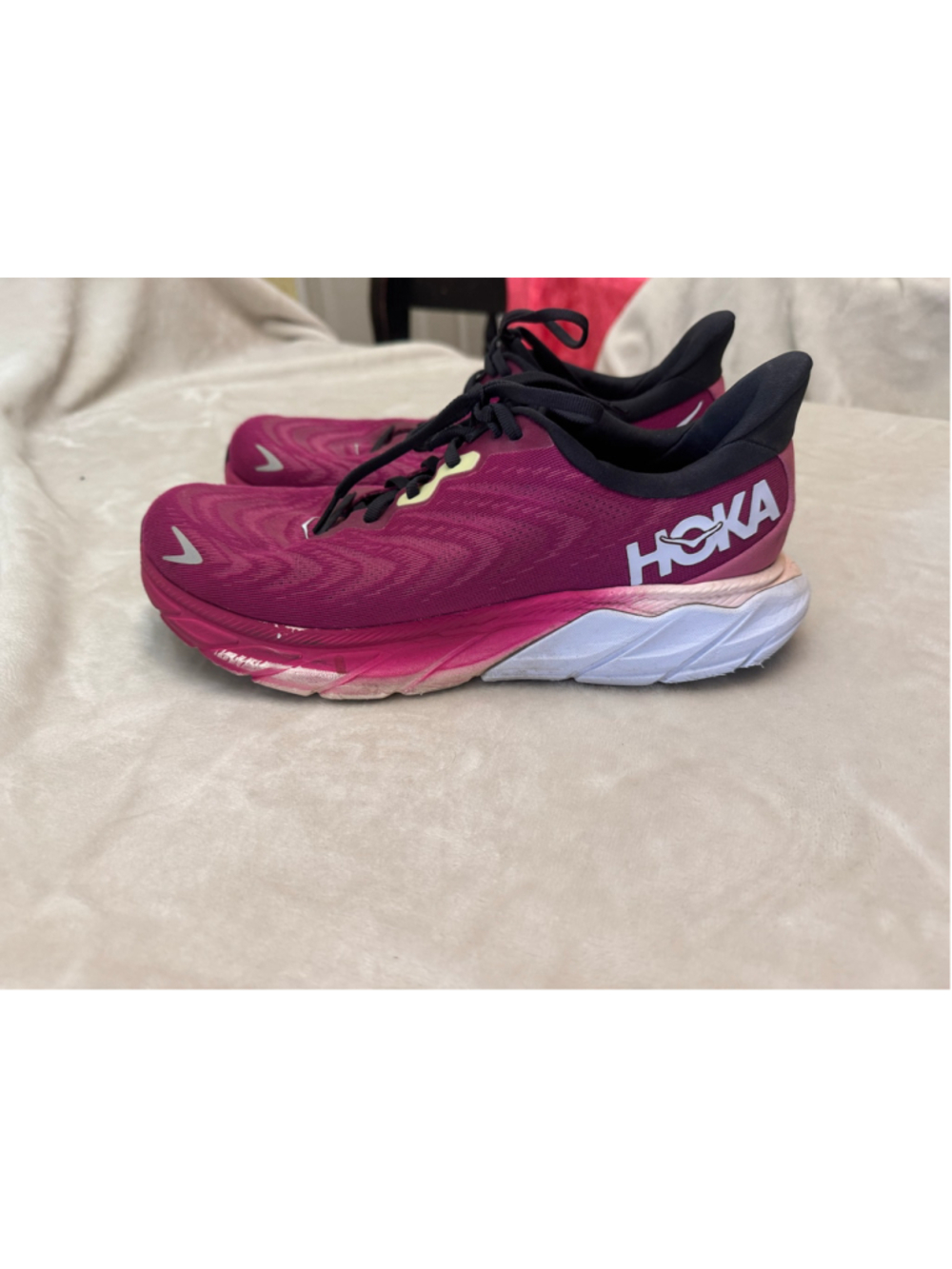 Women's Hoka Athletic Shoes Size 10 pink and White